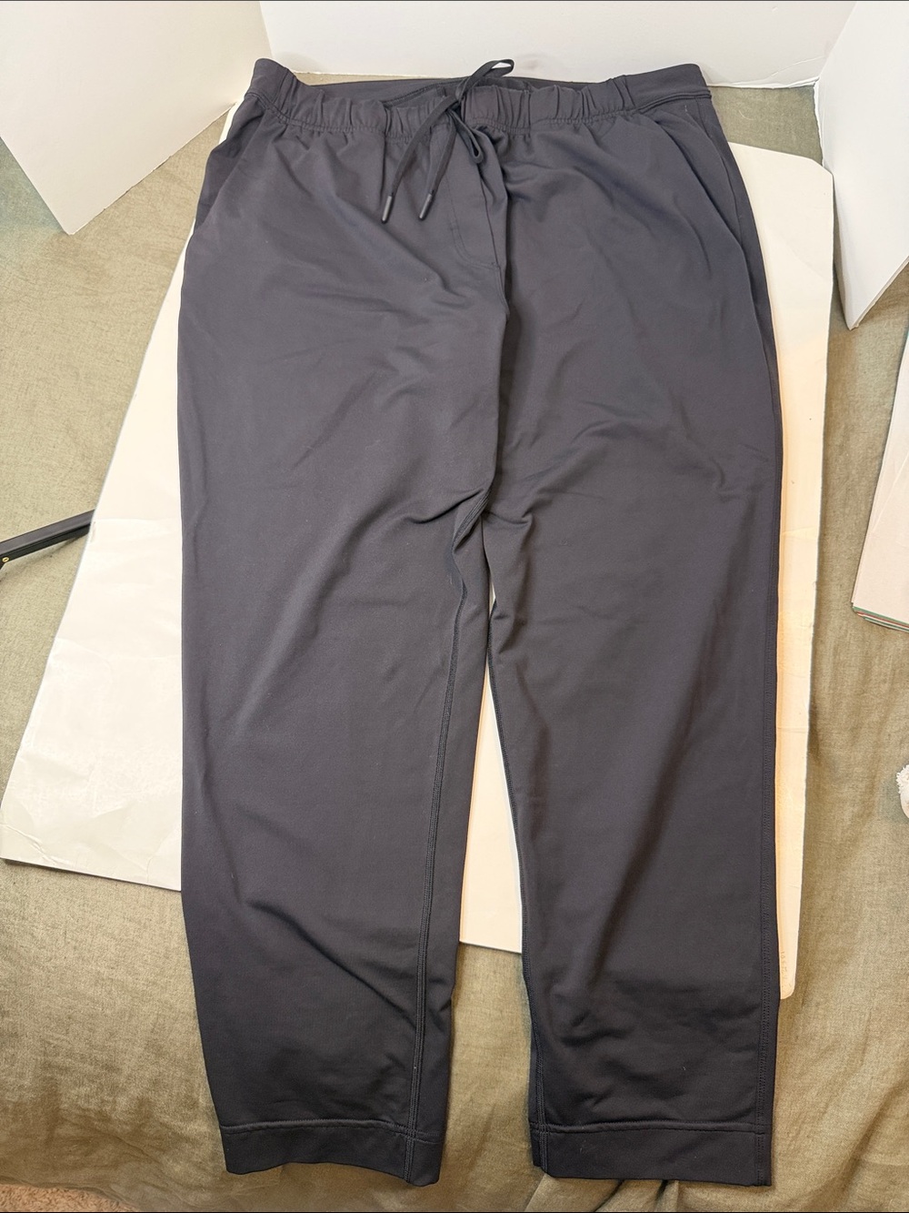 Women’s Lululemon, Black Drawstring Jogger Pants with pockets. 🩷🩷